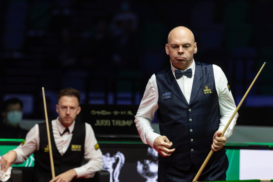 HONG KONG, CHINA - MARCH 08: Stuart Bingham of England (R) reacts against Judd Trump of England in the semi finals match during the World Snooker Grand Prix 2025 at Kai Tak Arena, Kai Tak Sports Park on March 08, 2025 in Hong Kong, China. (Photo by Edmund So/Eurasia Sport Images/Getty Images)