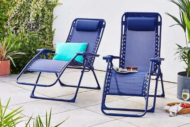 The 'sturdy' bundle is offered in navy blue or lilypad green