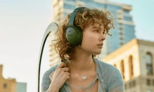 Girl wearing Bose QuietComfort headphones