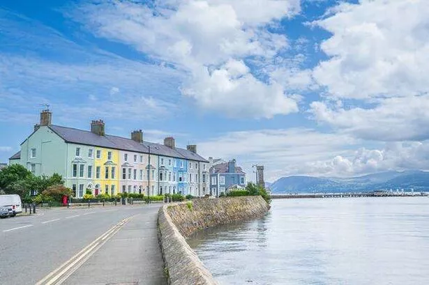 Image of pastel-coloured houses in Beaumaris