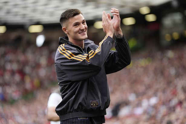 Benjamin Sesko at his Manchester United unveiling