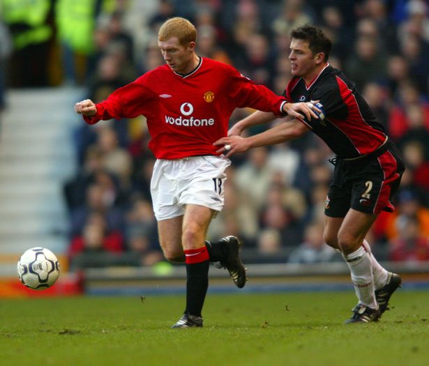 Paul Scholes in Manchester United action in 2001