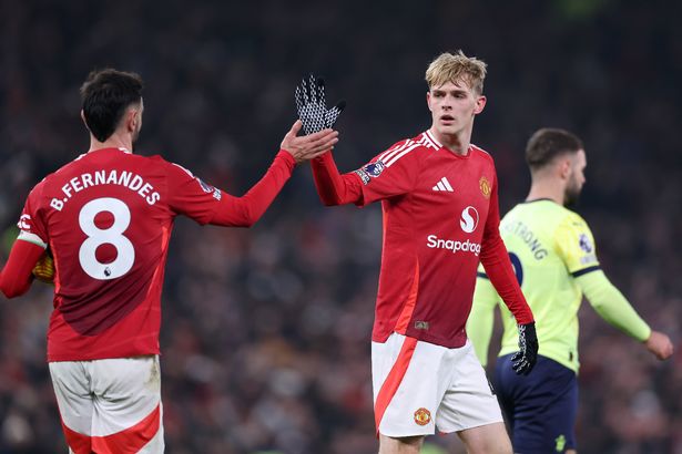 Bruno Fernandes and Toby Collyer playing for Manchester United