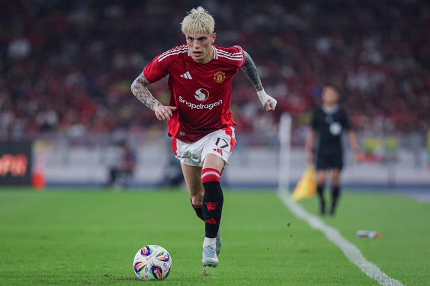 Alejandro Garnacho playing for Manchester United