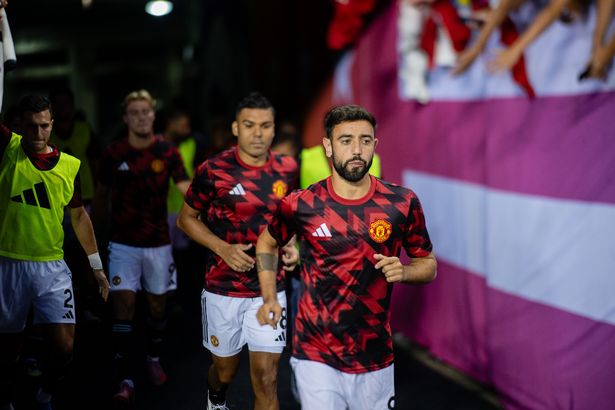Bruno Fernandes of Manchester United warms up ahead of the Premier League Summer Series match between Manchester United and AFC Bournemouth at Soldier Field on July 30, 2025 in Chicago, Illinois.