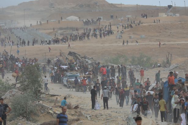 Palestinians desperately trying to get food