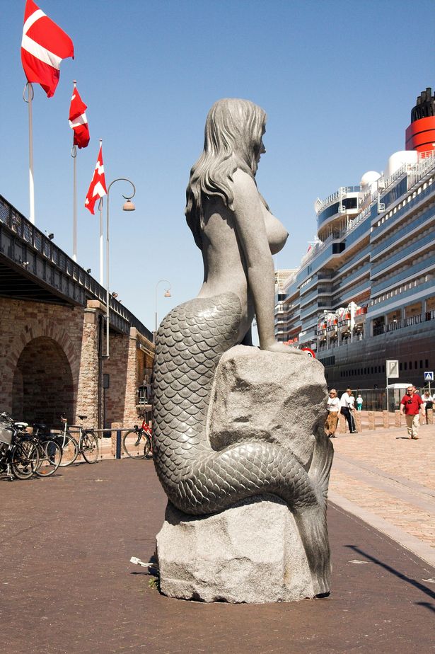A photo of the statue  