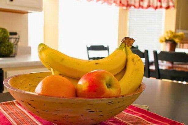 Picture of bananas in a fruit bowl