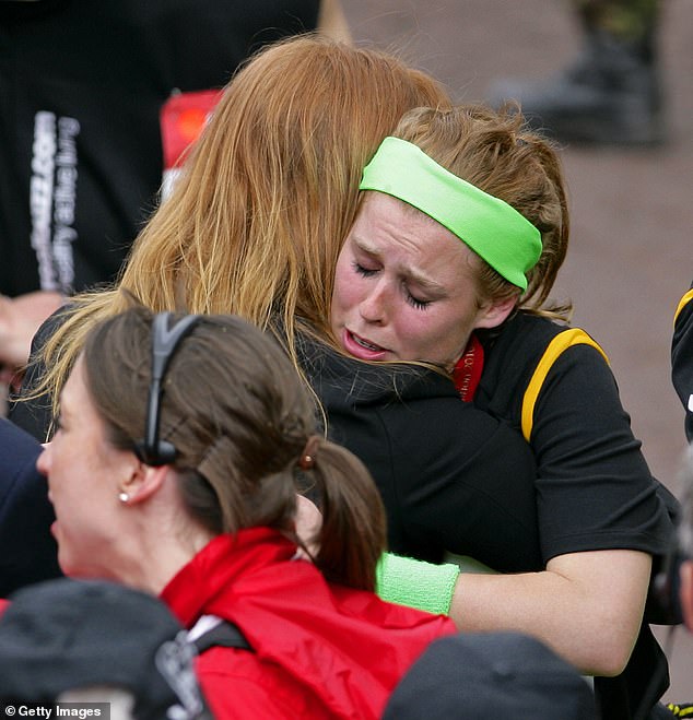 Sarah Ferguson gives her daughter, Beatrice, a hug after completing the marathon