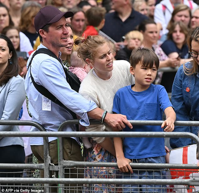 Beatrice, Edoardo Mapelli Mozzi, their daughters Sienna, Athena and Beatrice's stepson Wolfie join fans lining the Mall waiting to greet the bus carrying the England women's national football team during the homecoming victory parade near Buckingham Palace on July 29, 2025