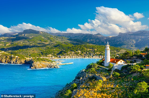The crash took place at around 8pm on Saturday opposite the Soller lighthouse in the popular tourist destination