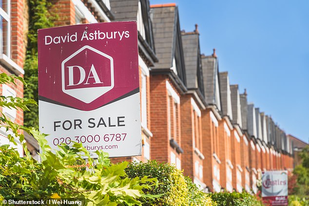 The general position is that you have no legal right to demand that previous sale prices of properties be removed online