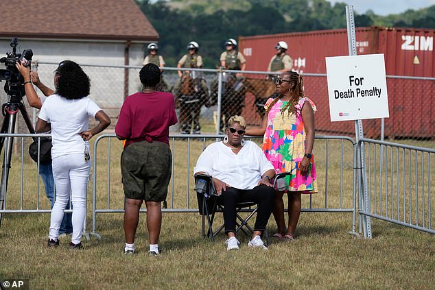 Relatives of Black's victims wait in an area reserved for pro-death penalty advocates outside Riverbend Maximum Security Institution before Black's execution
