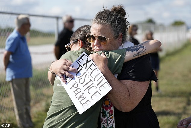 Anti-death penalty demonstrators gather outside Riverbend Maximum Security Institution before Byron Black's execution on Tuesday