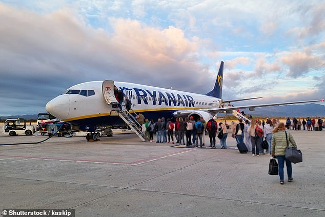 The walkouts involve Azul Handling, part of the Ryanair group who provide baggage handlers to several Spanish airports, and have been called by the General Union of Workers (UGT)