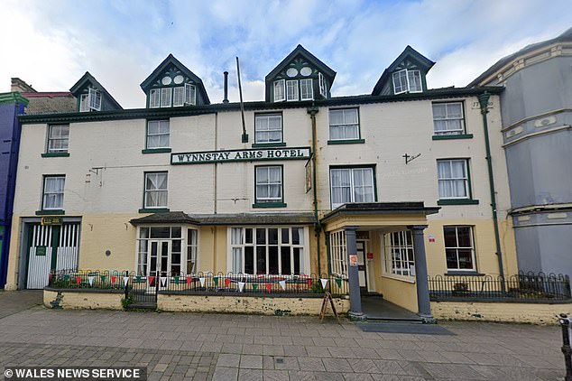 The Wynnstay Hotel in Machynlleth, Powys, has been inundated with complaints from tourists kept awake by the clock¿s quarter-hourly bells
