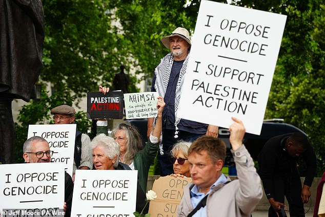 People held up signs saying 'I oppose genocide' and 'I support Palestine Action'