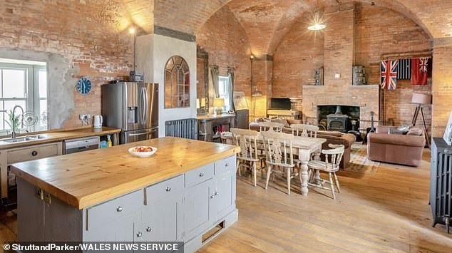 The fort boasts a swish new kitchen with snug, while all rooms in the fortress have sea views