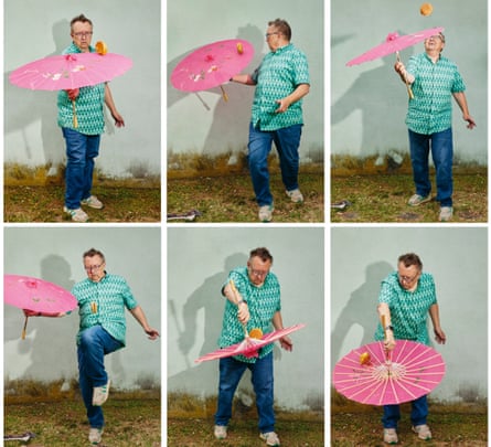 Trickshot star Michael Rayner twirling a cheeseburger round a parasol
