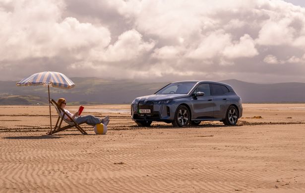 A giant sand clock, drawn using car tyres, symbolises the hours drivers could reclaim thanks to intelligent tech from BMW Proactive Care.
