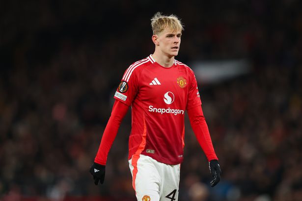 Toby Collyer playing for Manchester United