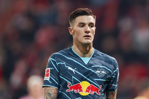 BERLIN, GERMANY - FEBRUARY 01: Benjamin Sesko of RB Leipzig looks on during the Bundesliga match between 1. FC Union Berlin and RB Leipzig at Stadion An der Alten Foersterei on February 01, 2025 in Berlin, Germany. (Photo by Maja Hitij/Getty Images)