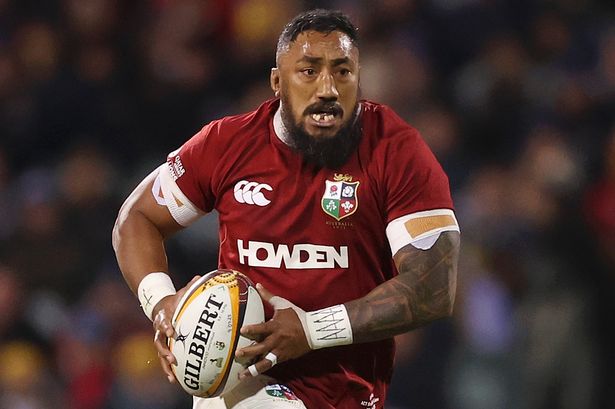 Bundee Aki has revealed that his wife gave birth to their fifth child in a car