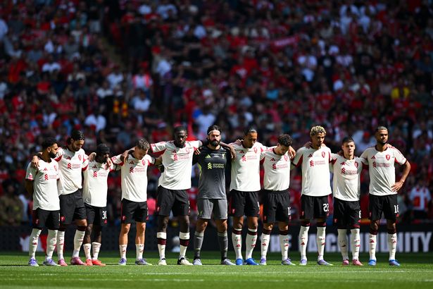 Liverpool players observe a minute's silence in tribute to former team-mate Diogo Jota