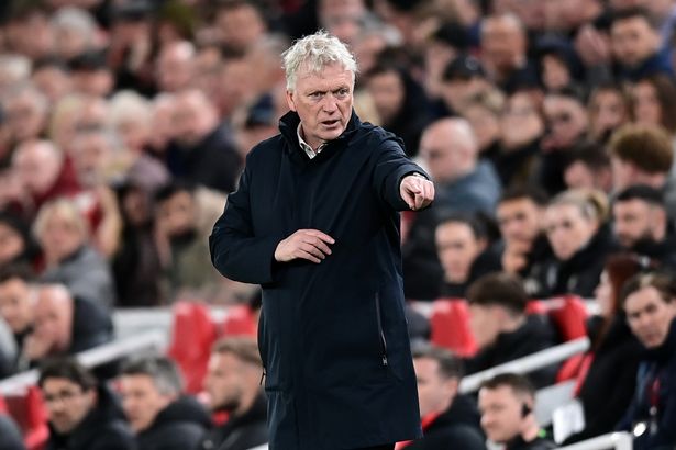 David Moyes pointing