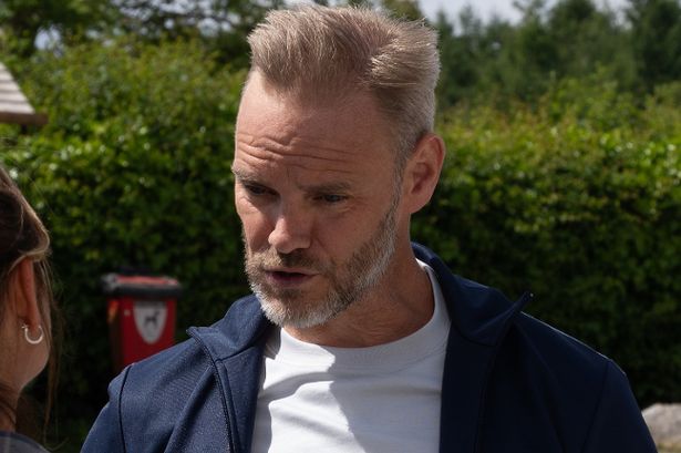 Emmerdale fans think they know who new villain Ray was speaking with on the phone