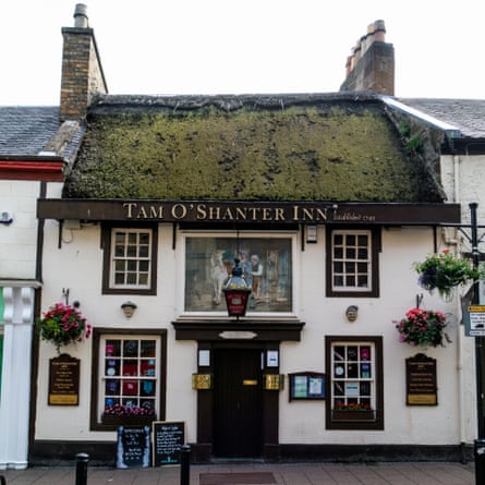 Front of the Tam o’ Shanter pub: whitewashed with multipane windows