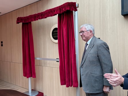 Sir Alex Ferguson unveils a plaque to the late former club receptionist Kath Phipps.