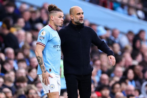 Pep Guardiola gives instructions to Kalvin Phillips