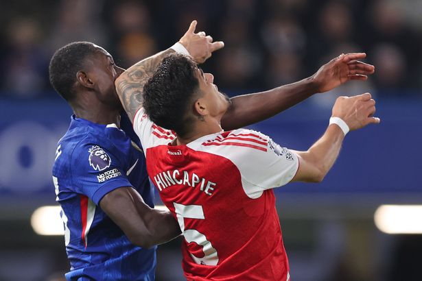 Piero Hincapie challenges Trevoh Chalobah