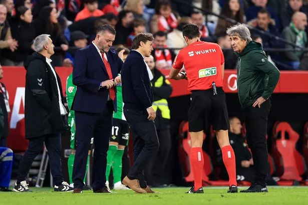 Jose Luis Munuera Montero speaks to Matias Almeyda and Manuel Pellegrini
