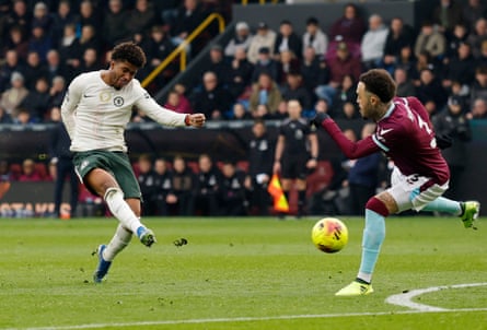 Andrey Santos shoots and Quilindschy Hartman tries to block the ball