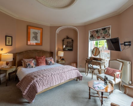 Darwin’s Townhouse pink bedroom
