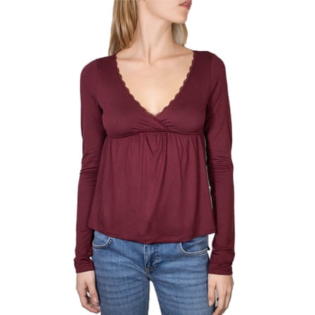 Subdued T-shirt with ruffle