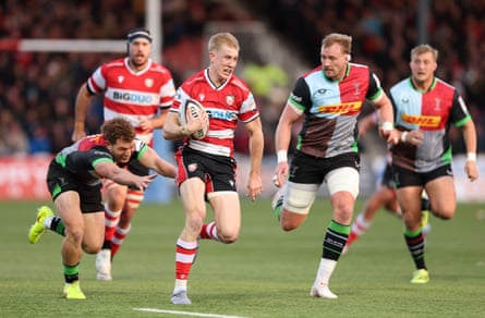 Ben Redshaw attacks for Gloucester