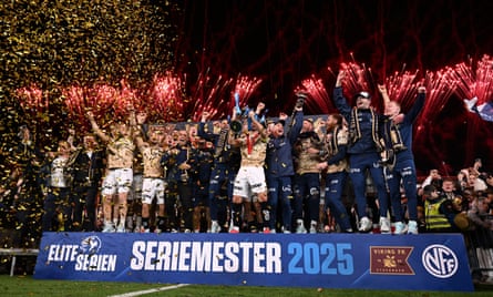 Viking celebrate after the Eliteserien match against Vålerenga