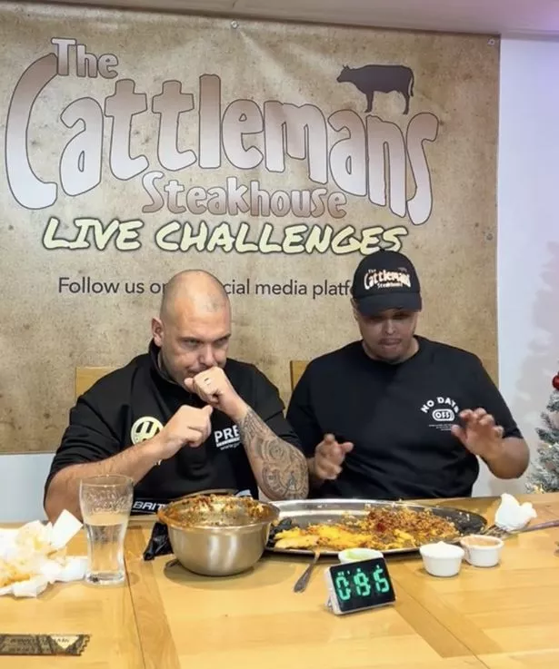 Jonny Adams attempting the 9,000-calorie chilli challenge with a friend at Cattlemans Steakhouse (Jam Press)