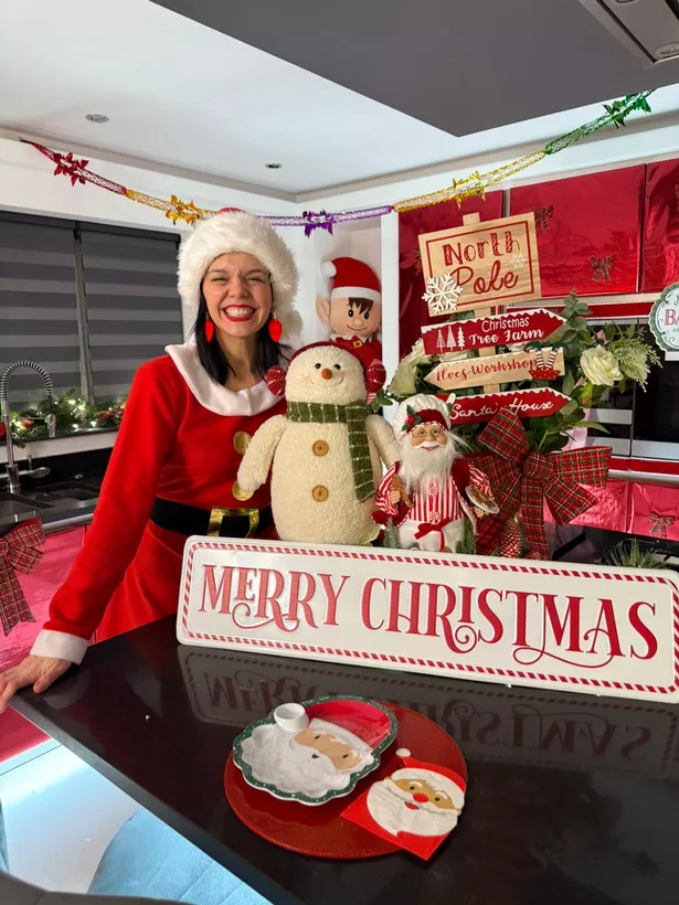 Queen of Christmas, Rox