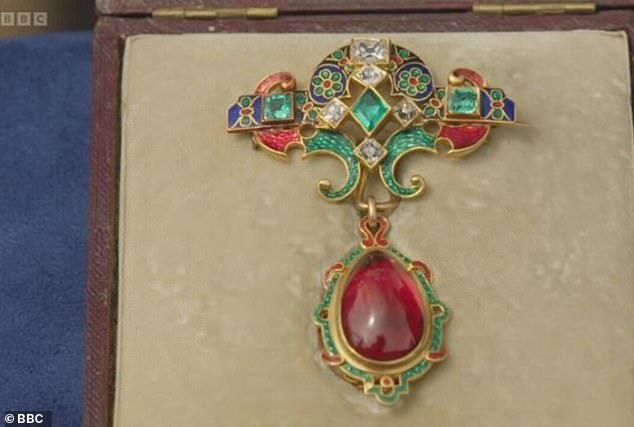 In a previous episode, expert Siobhan Tyrrell did a valuation on this family heirloom brooch - with the guest who brought in left surprised by the amount
