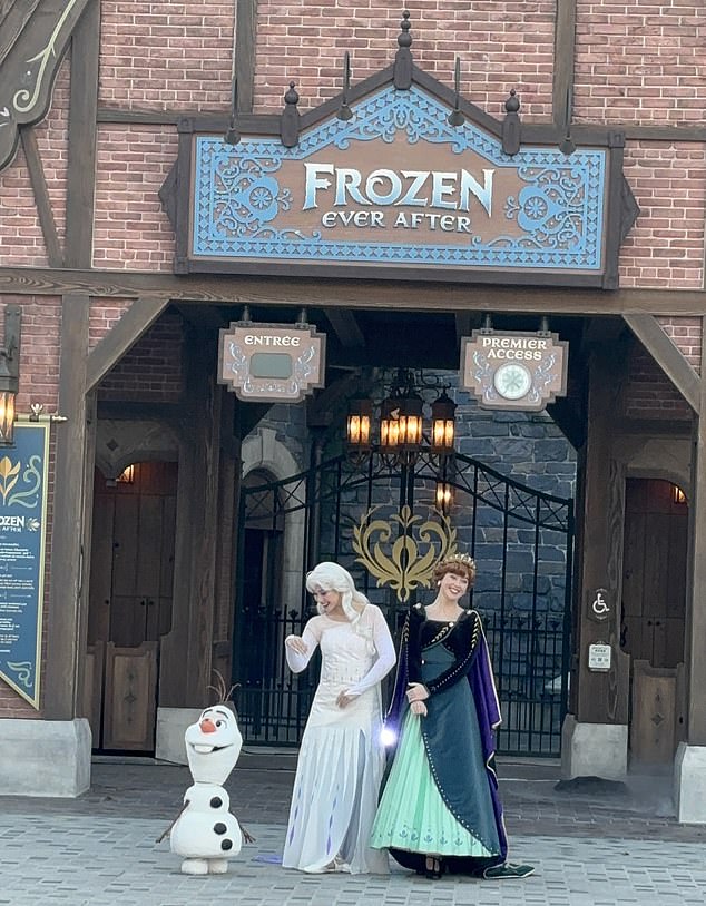 The World of Frozen is also where you¿ll be able to meet Elsa, Anna and, of course, Olaf ¿ a life-sized animatronic, that waddles around and communicates with those around him