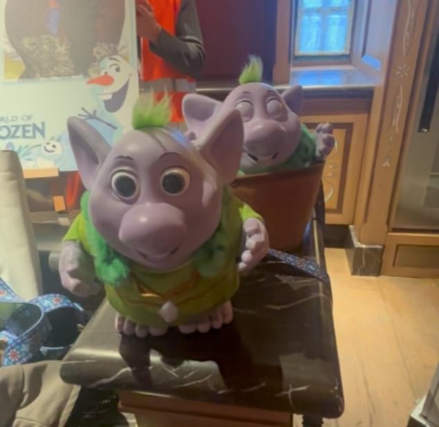 Another world exclusive in this park can be found in World of Frozen¿s gift shop. Here, you can buy your kids (or yourself) an animatronic troll, called Rúna