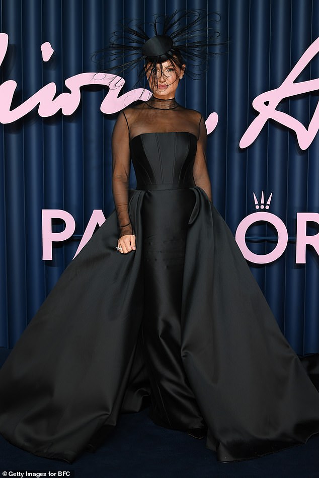 Sam teamed her all-black look with a bizarre matching headpiece as she arrived for the ceremony