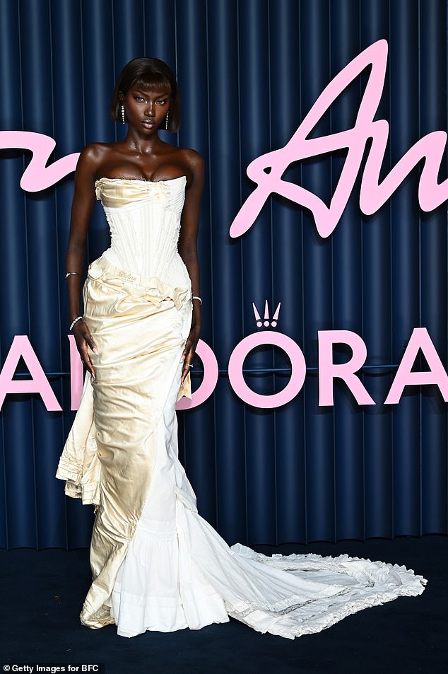 Anok Yai wore custom Dilara Findikoglu. The American model looked incredible in the pale yellow number which had a corset