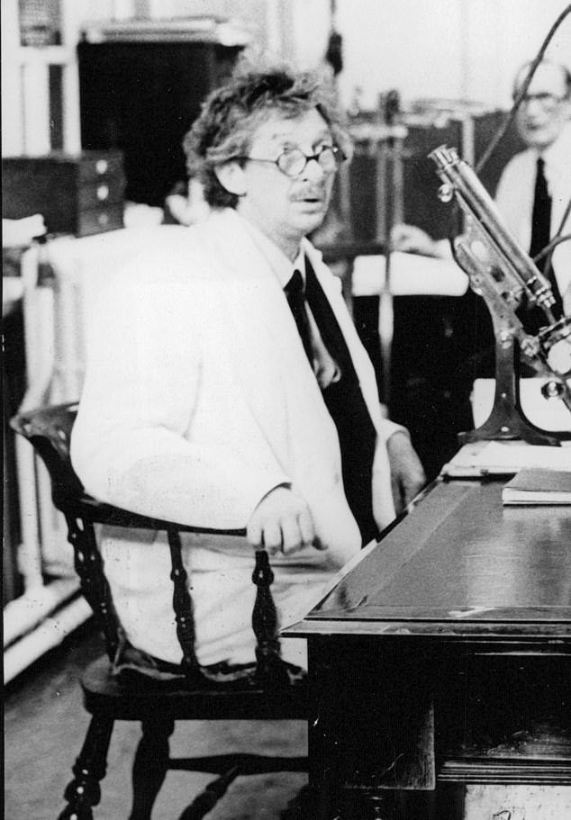 Actor Jack MacGowran, whose character perished in the film, died in real life during the post-production stage